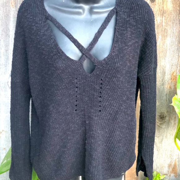 Adorable guess sweater ! - Picture 1 of 6